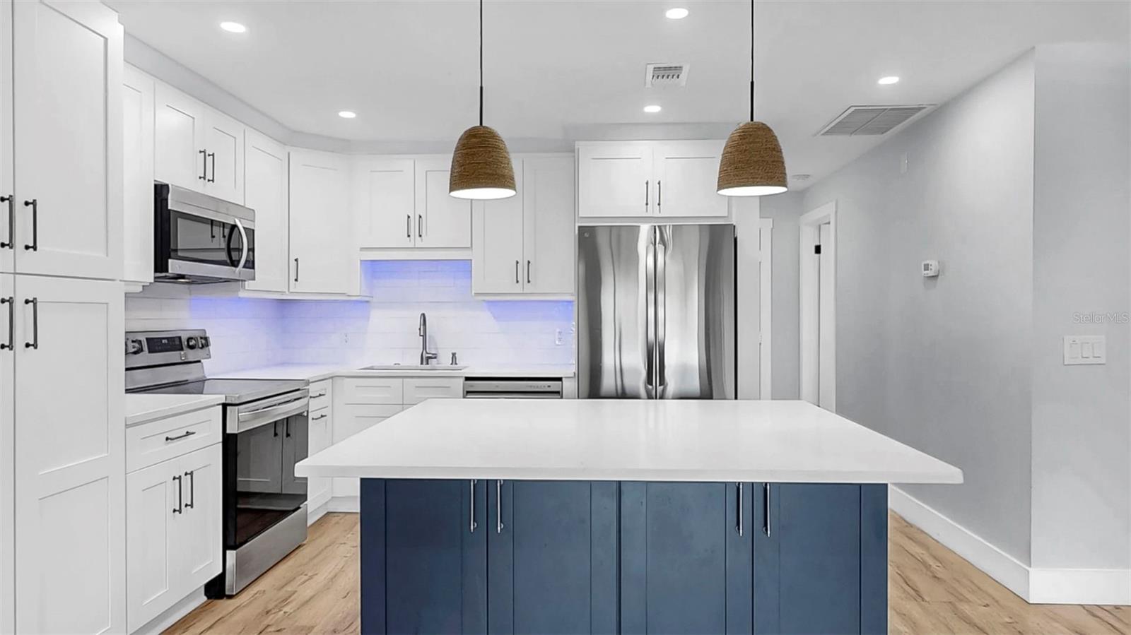 YARDARM CONDO PH I - Residential Lease