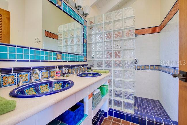 COLINA LINDA - Residential