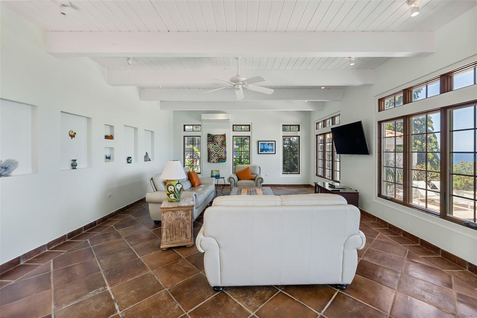 COLINA LINDA - Residential