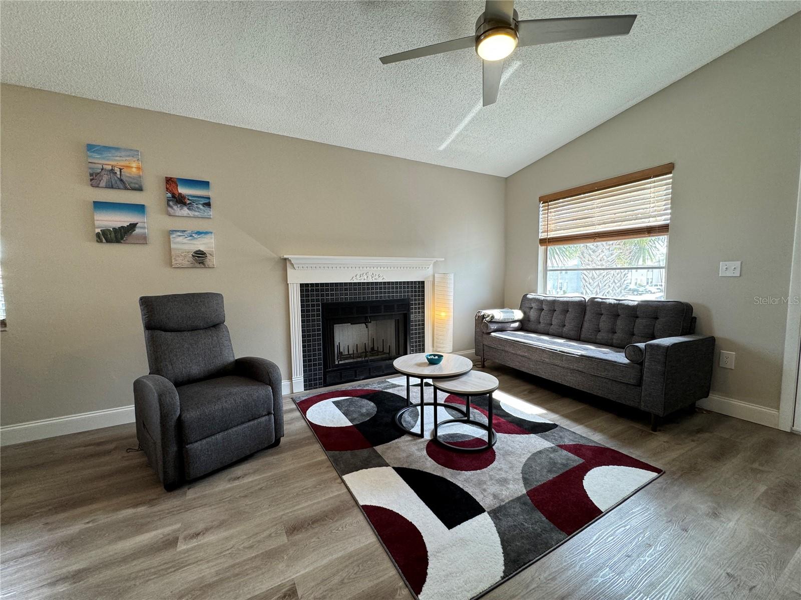 MIRROR LAKE SEC 3 - Residential Lease