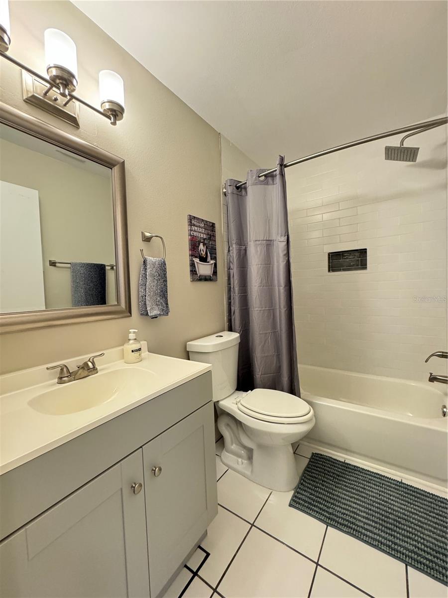 MIRROR LAKE SEC 3 - Residential Lease