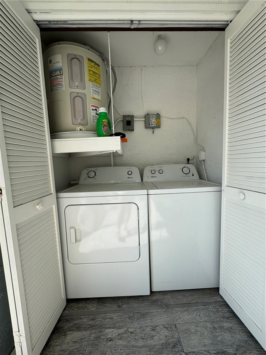 MIRROR LAKE SEC 3 - Residential Lease