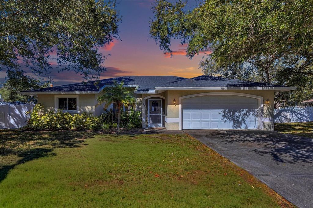 Photo of 682 Roanoke Road, Venice, FL 34293 (MLS # A4669392)