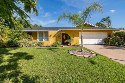 Photo of 11555 Pine Street, Seminole, FL 33772 (MLS # W7889145)