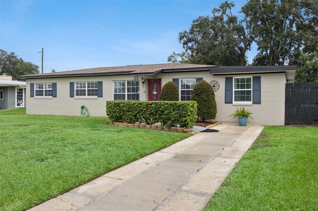 Photo of 5907 Dahlia Drive, Orlando, FL 32807 (MLS # O6432241)