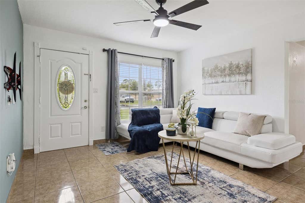 Photo of 5907 Dahlia Drive, Orlando, FL 32807 (MLS # O6432241)