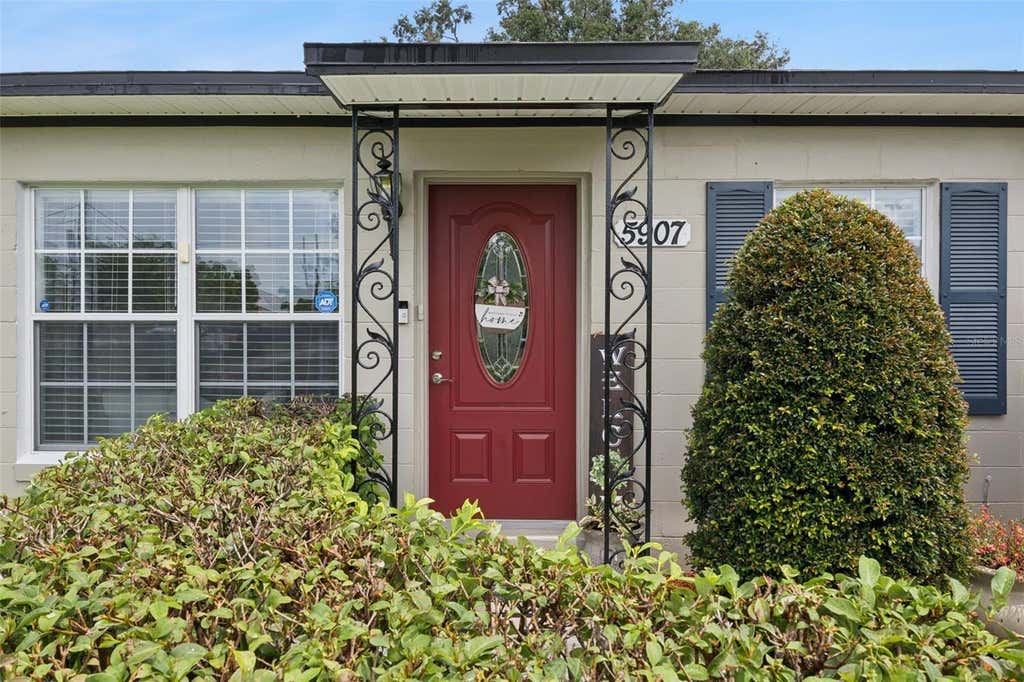 Photo of 5907 Dahlia Drive, Orlando, FL 32807 (MLS # O6432241)