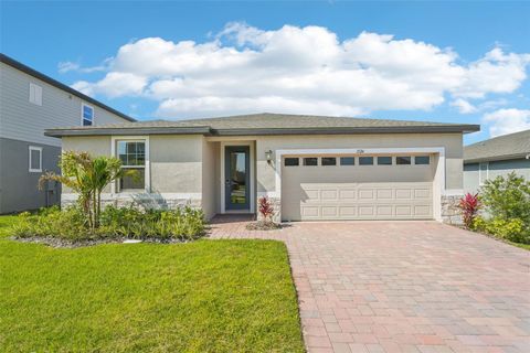 Photo of 1124 Griffon Avenue, Lake Alfred, FL 33850 (MLS # O6264841) Photo of 1124 Griffon Avenue, Lake Alfred, FL 33850 (MLS # O6264841)