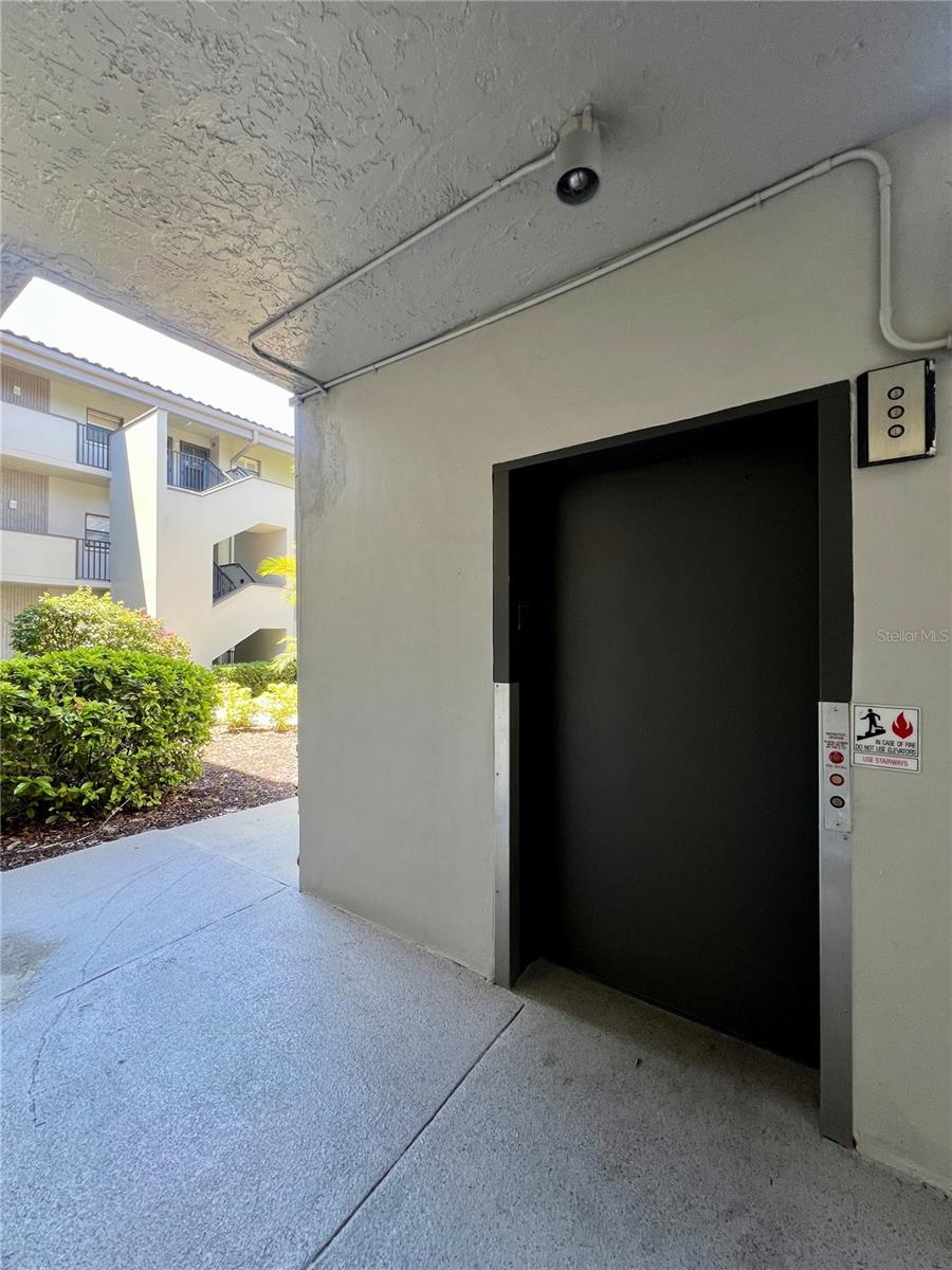 RUSTLEWOOD AT COUNTRYSIDE CONDO - Residential