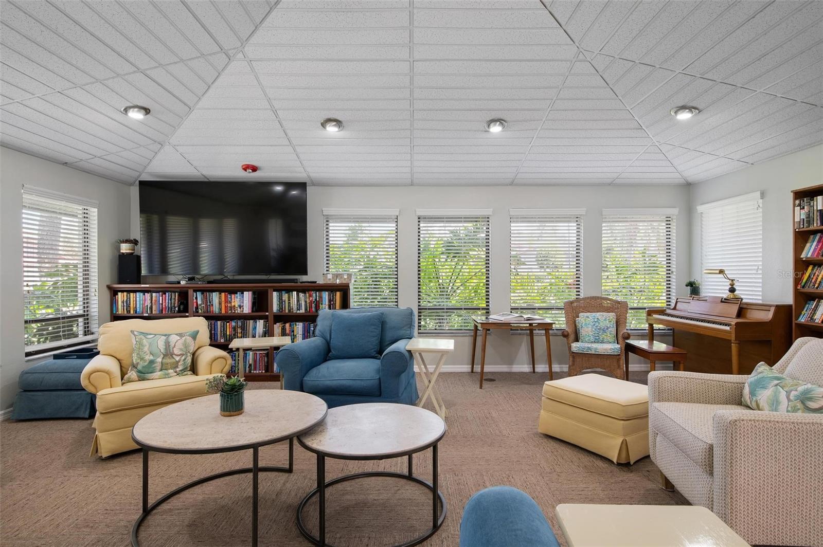 LAKESHORE VILLAGE SOUTH - Residential