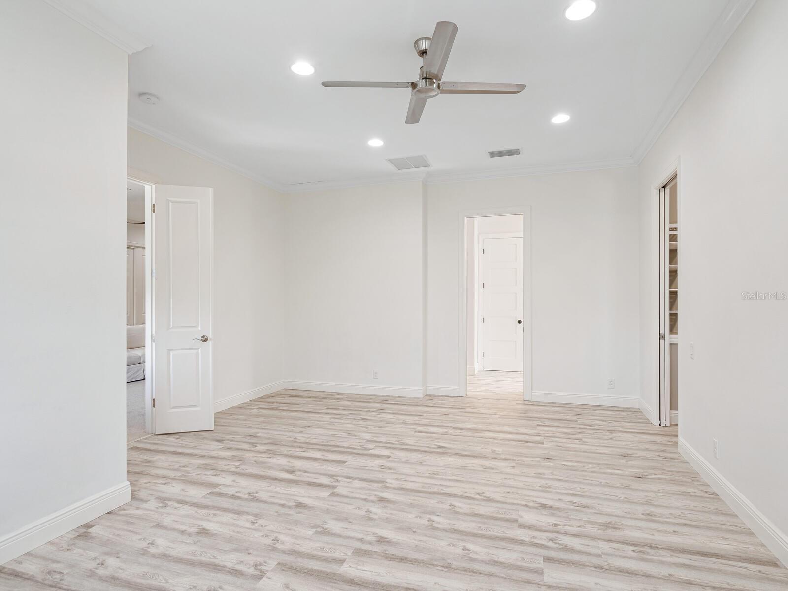 BAY ISLAND - Residential