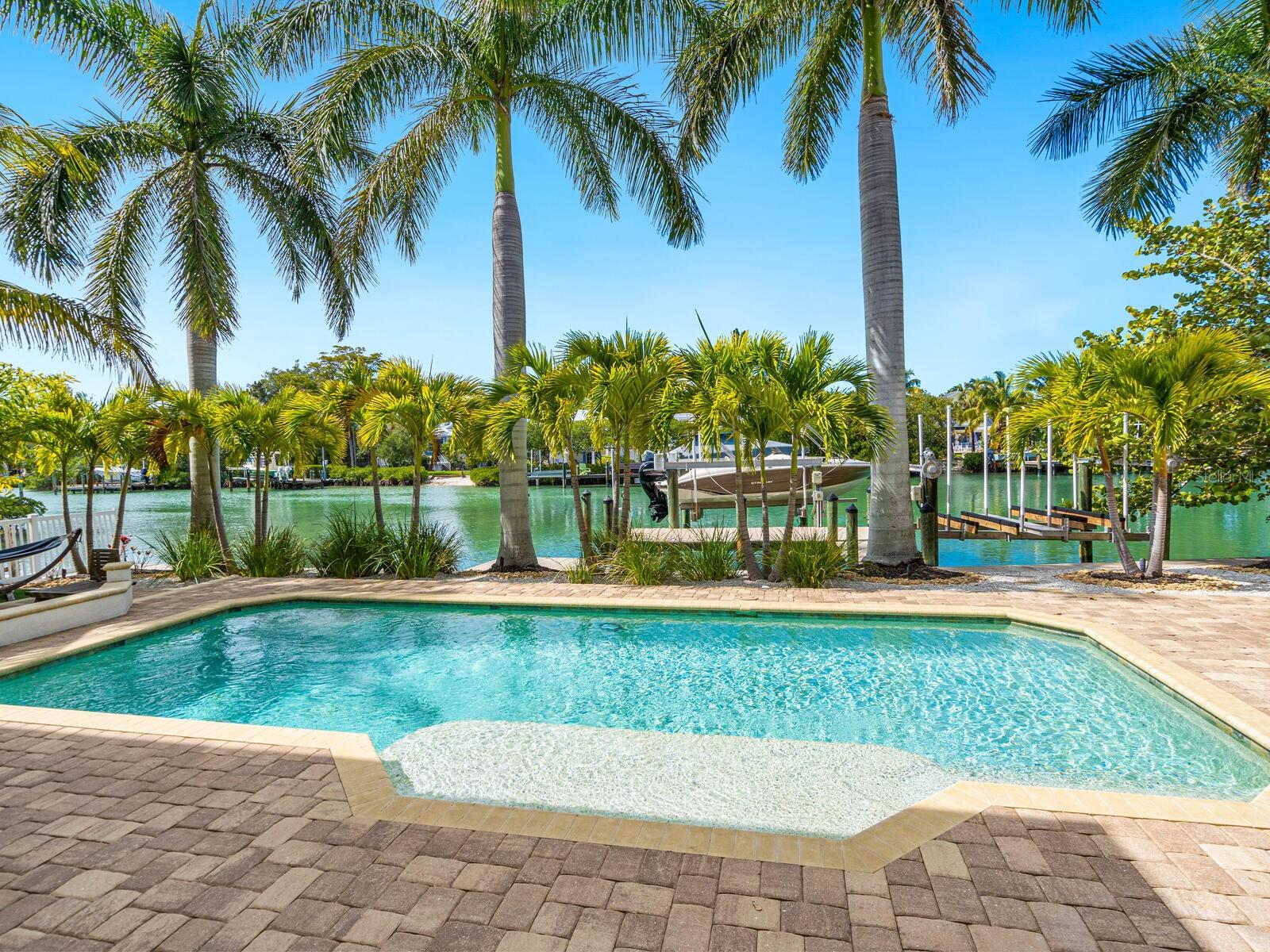 BAY ISLAND - Residential