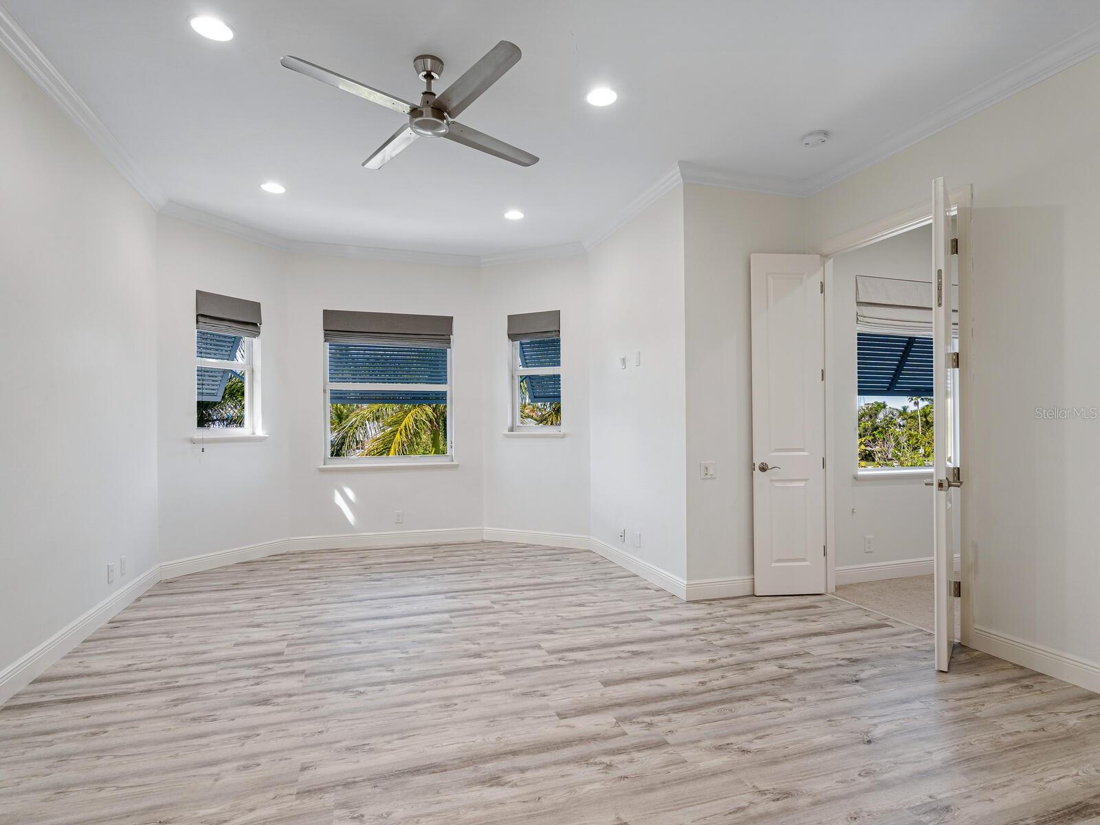 BAY ISLAND - Residential