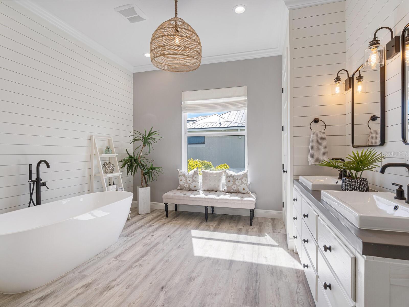 BAY ISLAND - Residential