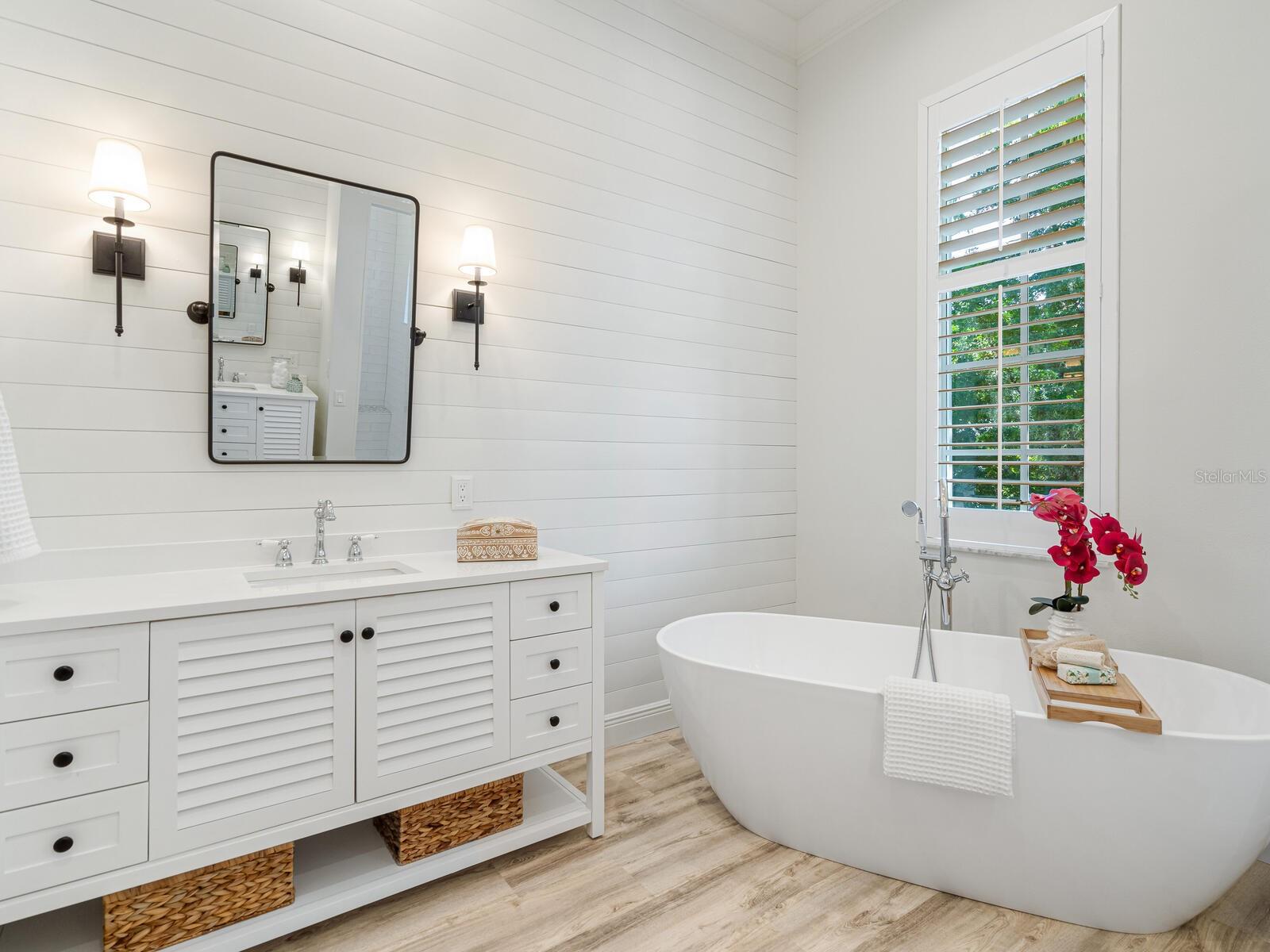 BAY ISLAND - Residential