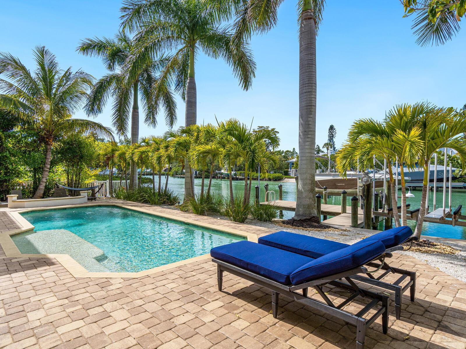 BAY ISLAND - Residential