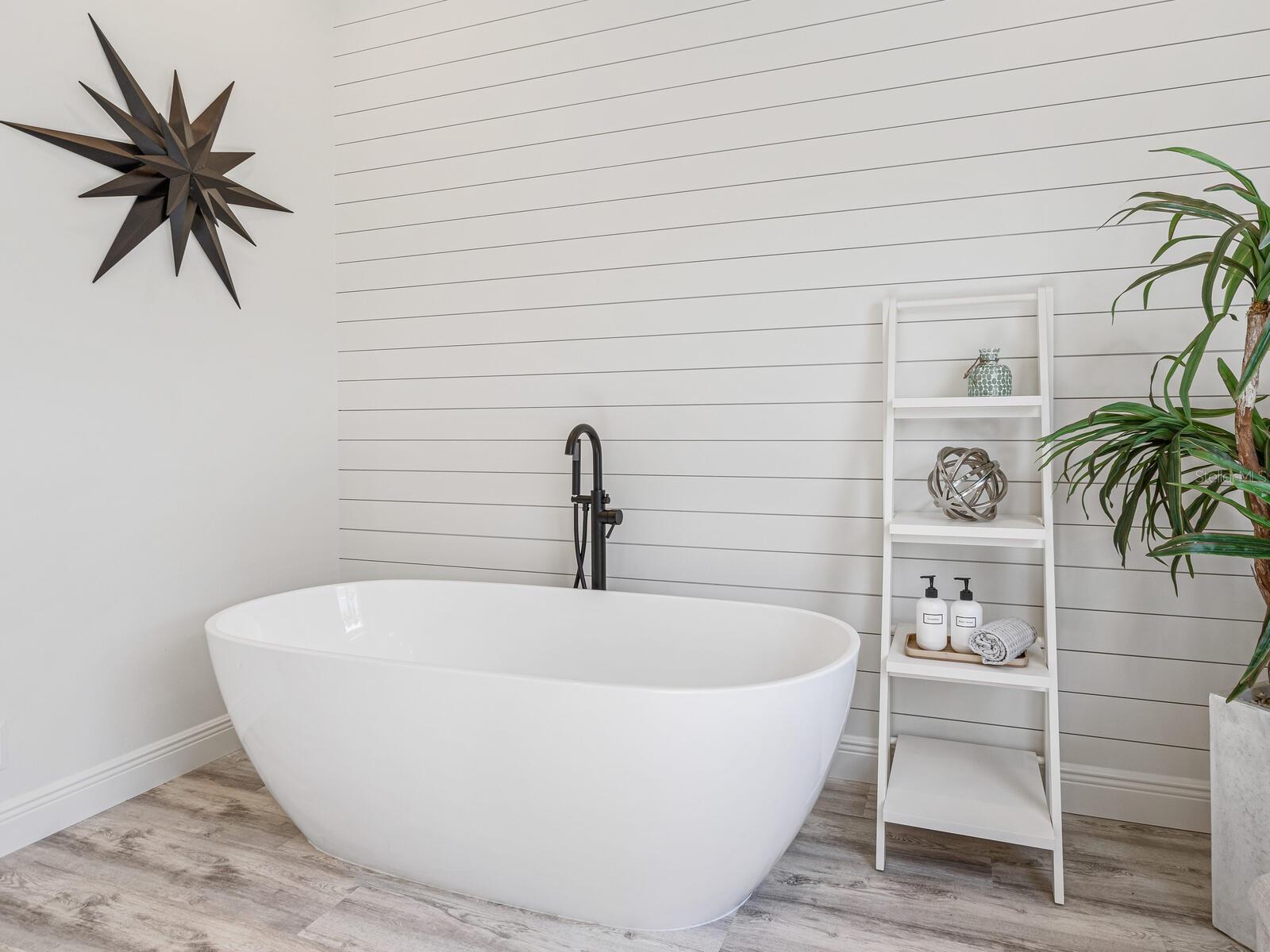 BAY ISLAND - Residential