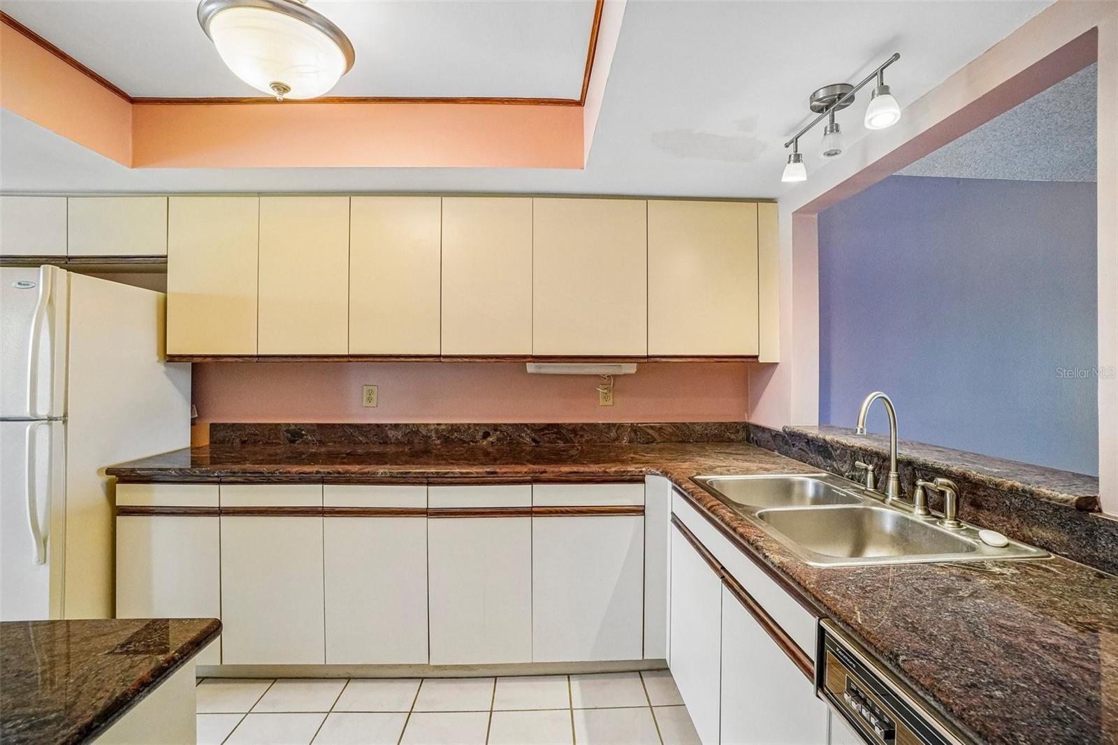 HARSHAW LAKE PARK CONDO - Residential