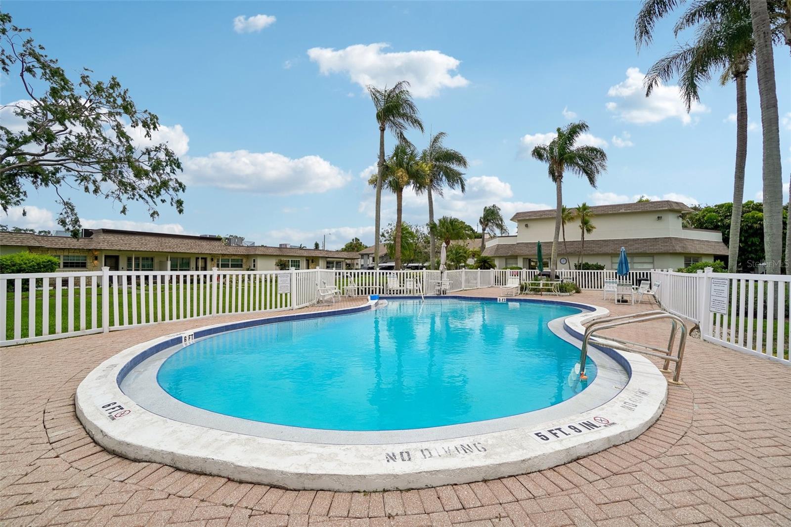 HARSHAW LAKE PARK CONDO - Residential