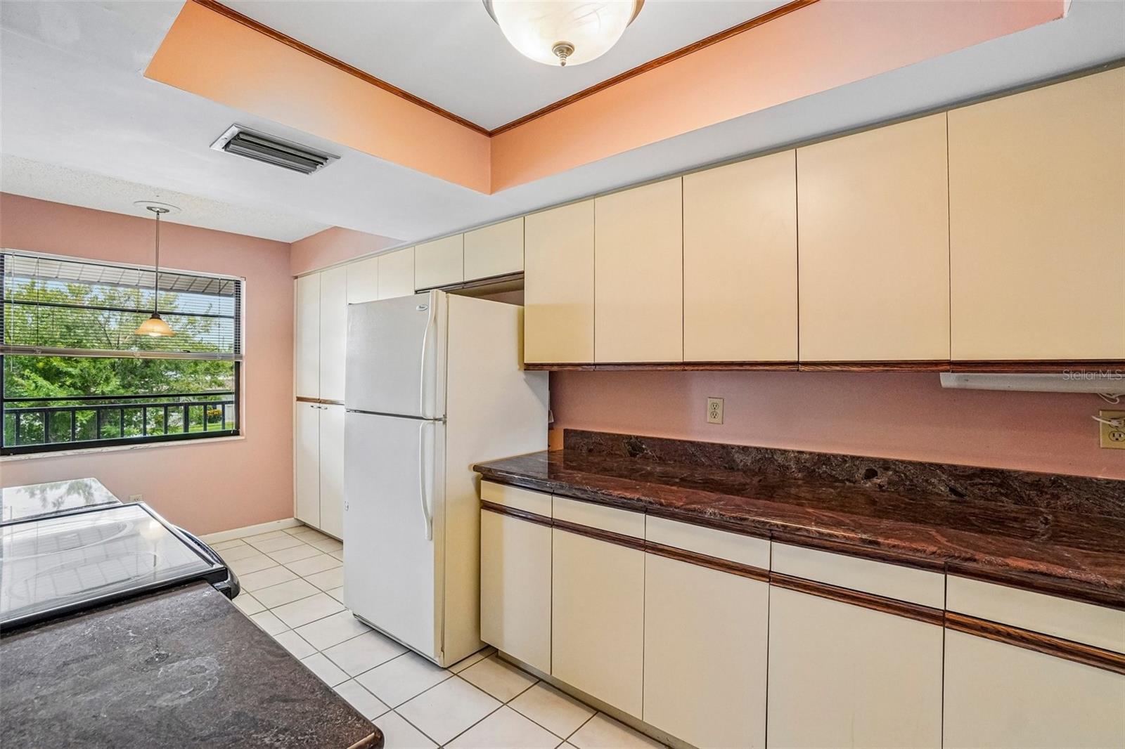 HARSHAW LAKE PARK CONDO - Residential