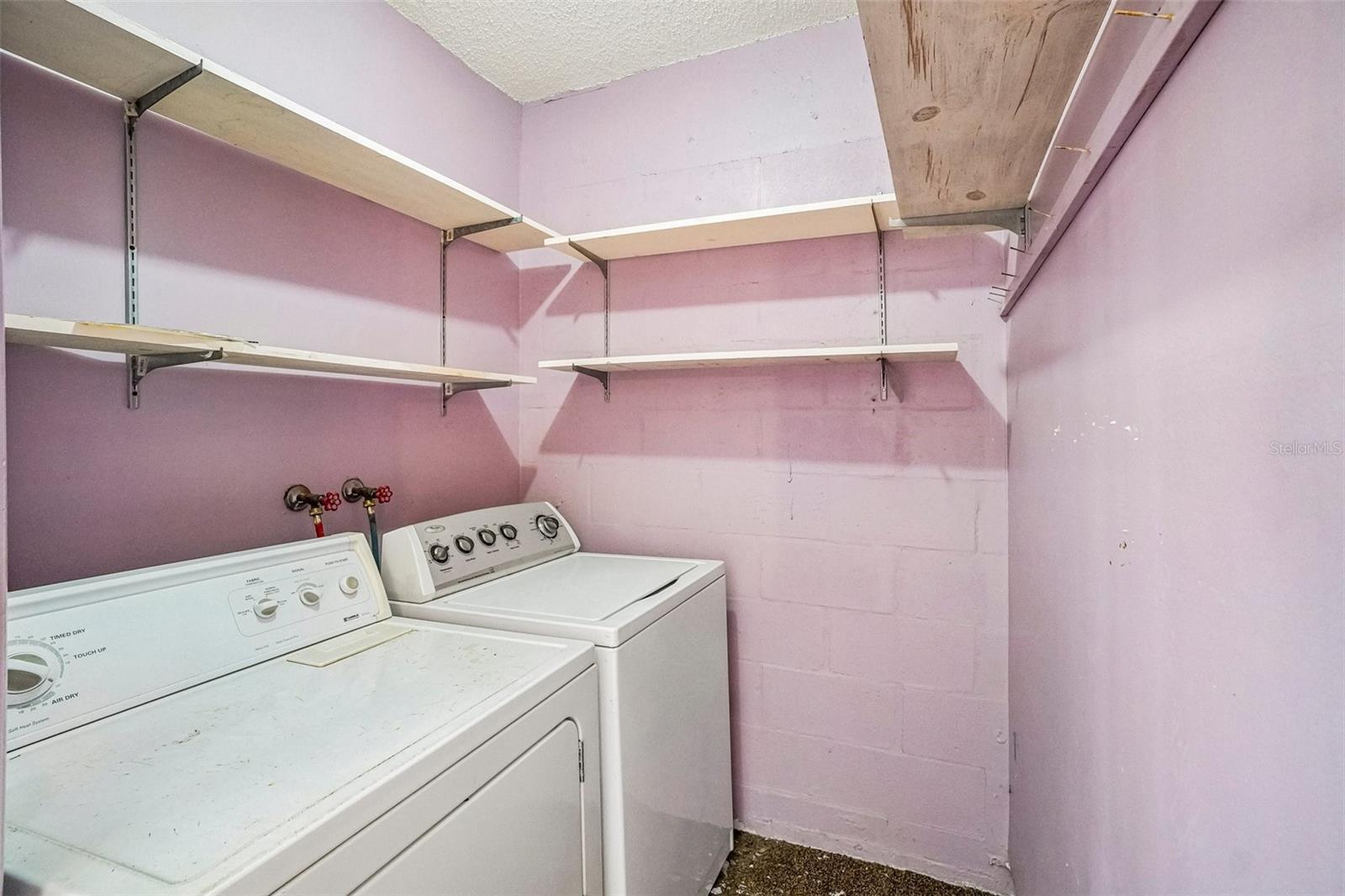 HARSHAW LAKE PARK CONDO - Residential