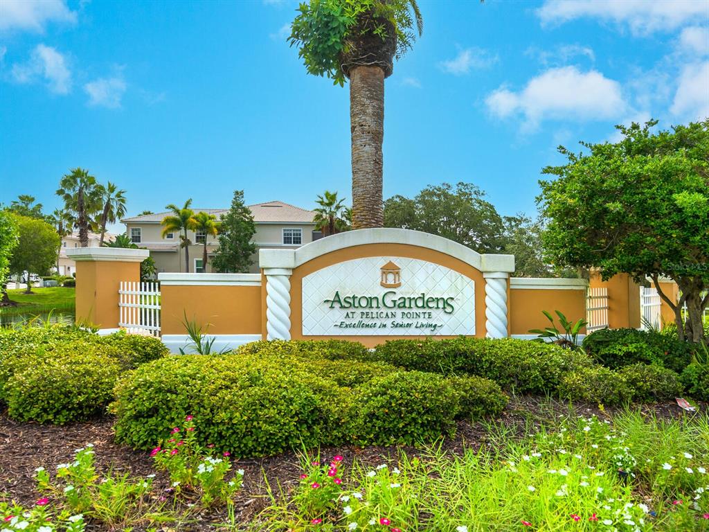 THE VILLAS AT VENICE - Residential