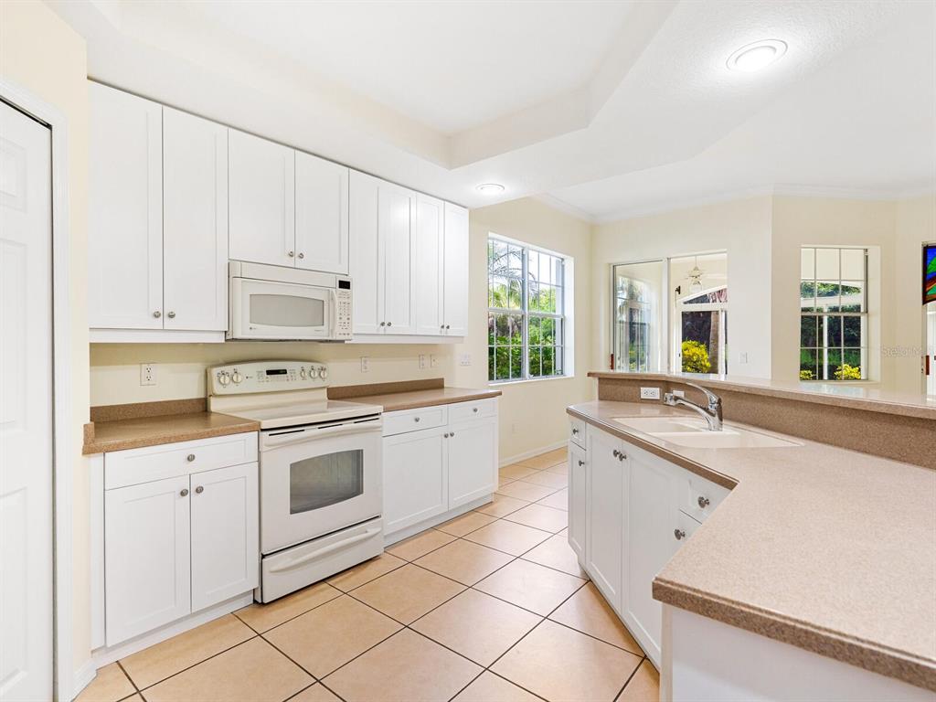 THE VILLAS AT VENICE - Residential