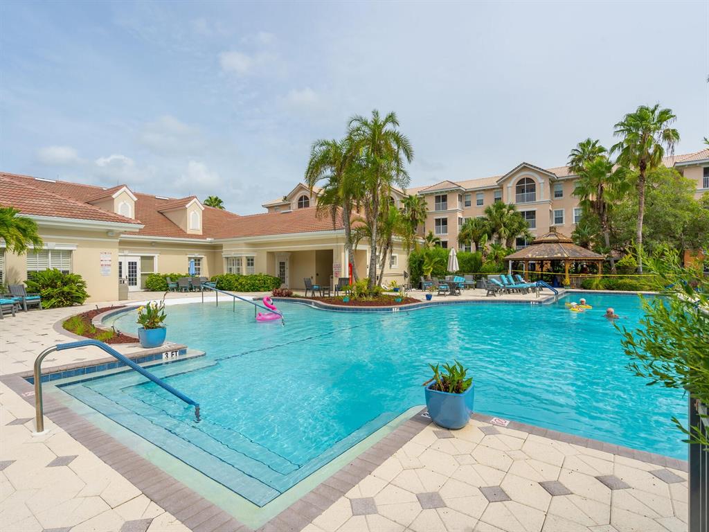 THE VILLAS AT VENICE - Residential