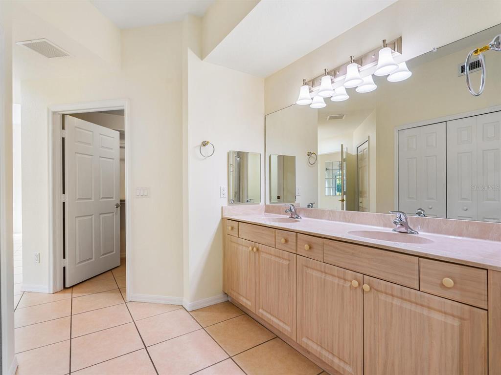 THE VILLAS AT VENICE - Residential