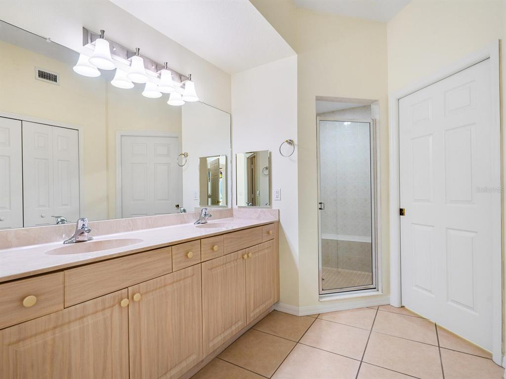 THE VILLAS AT VENICE - Residential