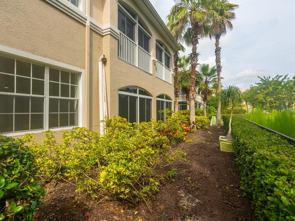 THE VILLAS AT VENICE - Residential