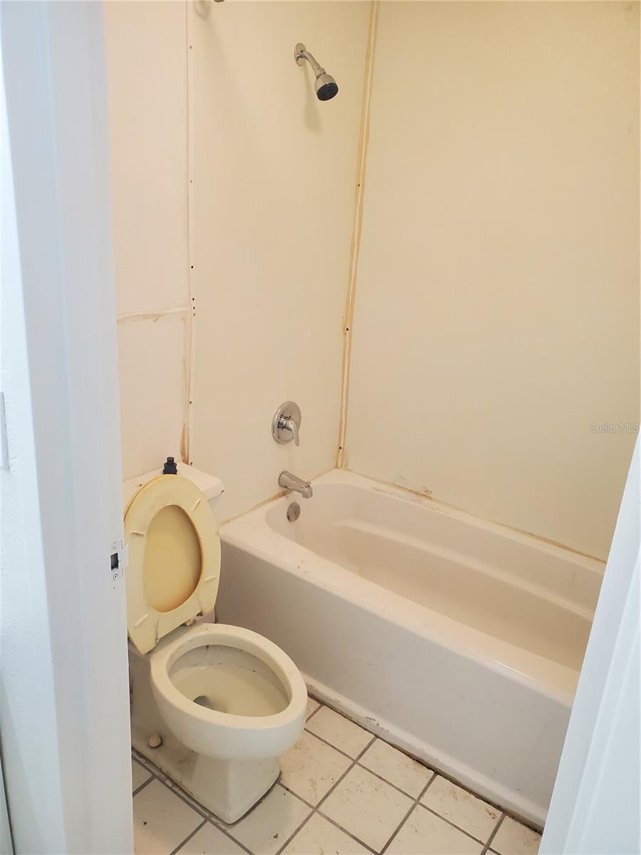 SANDLAKE COURTYARDS CONDO 5901/3515 - Residential
