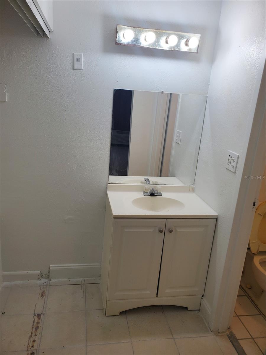 SANDLAKE COURTYARDS CONDO 5901/3515 - Residential