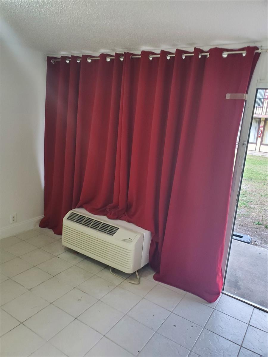 SANDLAKE COURTYARDS CONDO 5901/3515 - Residential