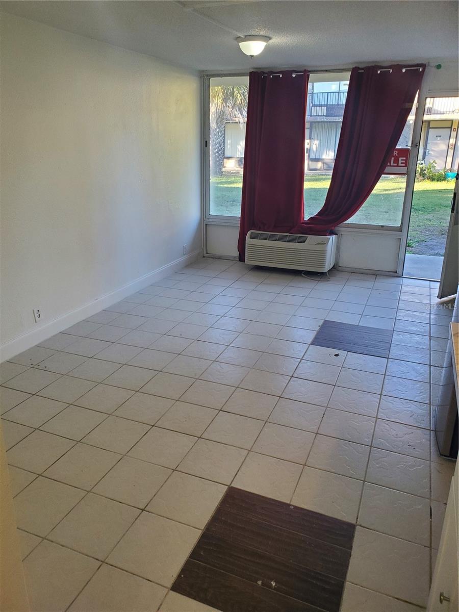 SANDLAKE COURTYARDS CONDO 5901/3515 - Residential