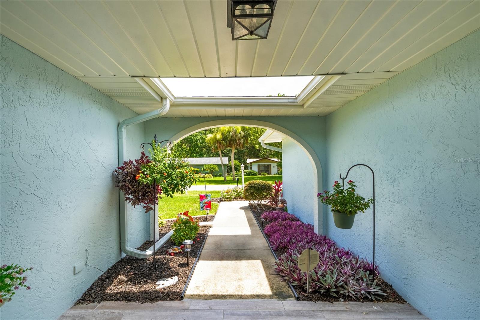 16 COURTNEY PLACE