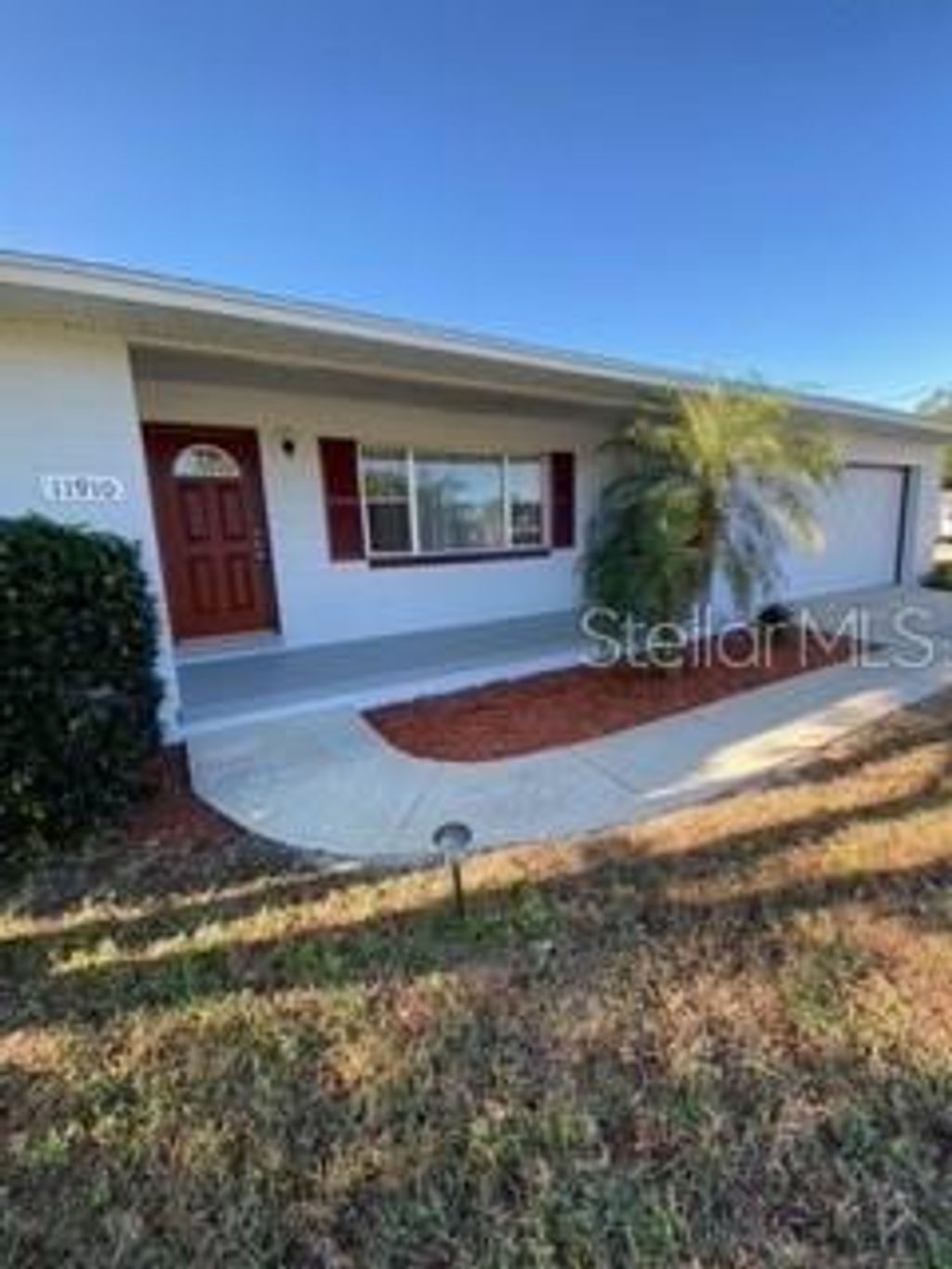 Photo of 11910 Sunset Drive, Tavares, FL 32778 (MLS # G5110324)