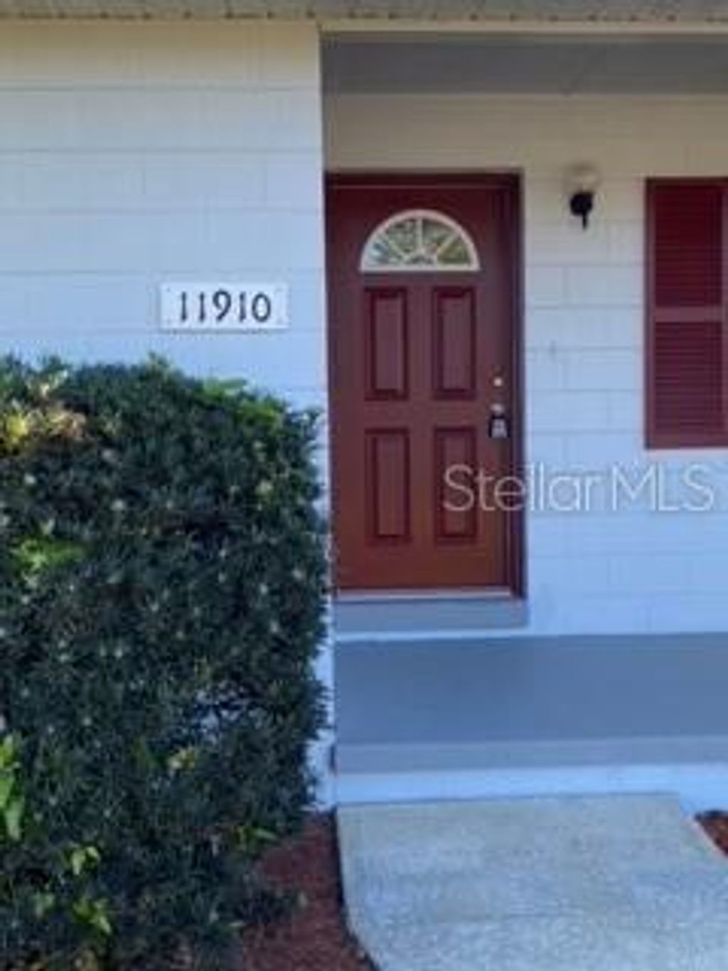 Photo of 11910 Sunset Drive, Tavares, FL 32778 (MLS # G5110324)