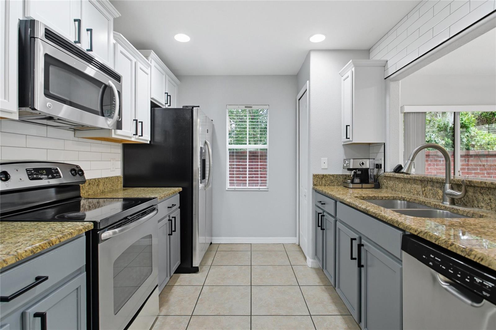 AMBERLEE TWNHMS - Residential