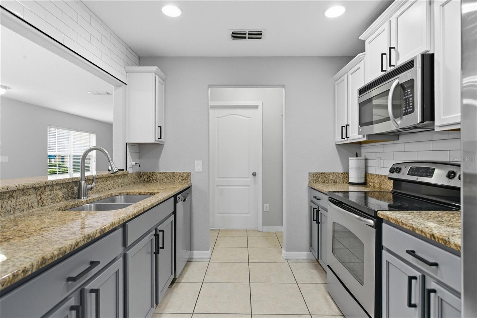 AMBERLEE TWNHMS - Residential