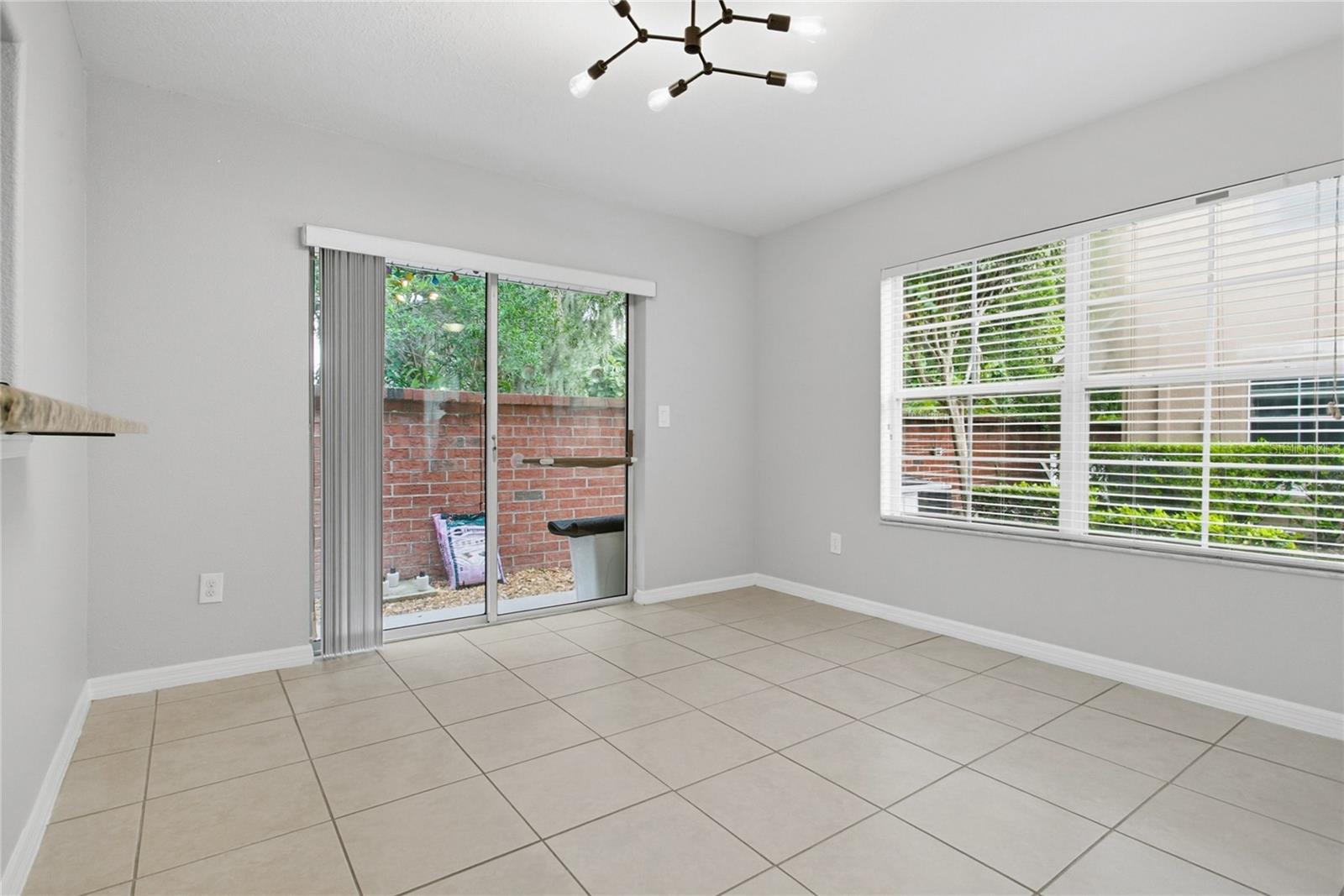 AMBERLEE TWNHMS - Residential