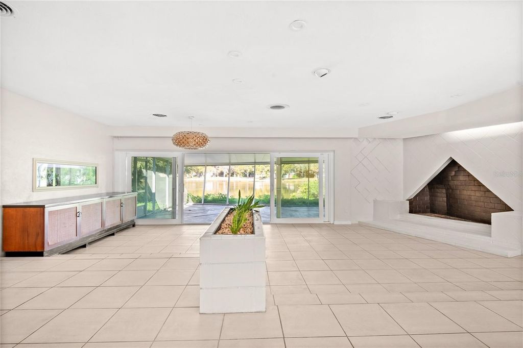 Photo of 801 Pinellas Point Drive S, St Petersburg, FL 33705 (MLS # C7523392)