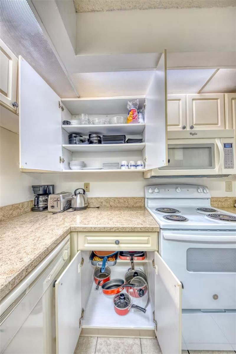 SHOREWALK BATH & TENNIS CLUB 13 - Residential