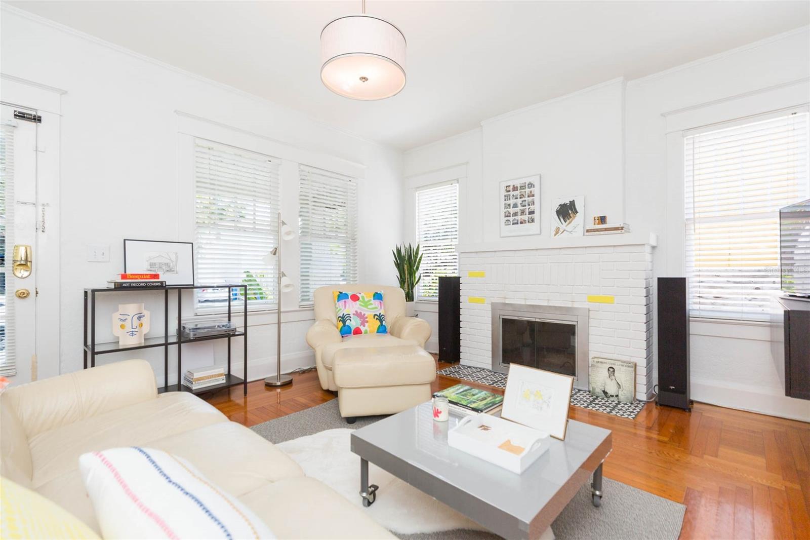 1202 E MOHAWK AVENUE