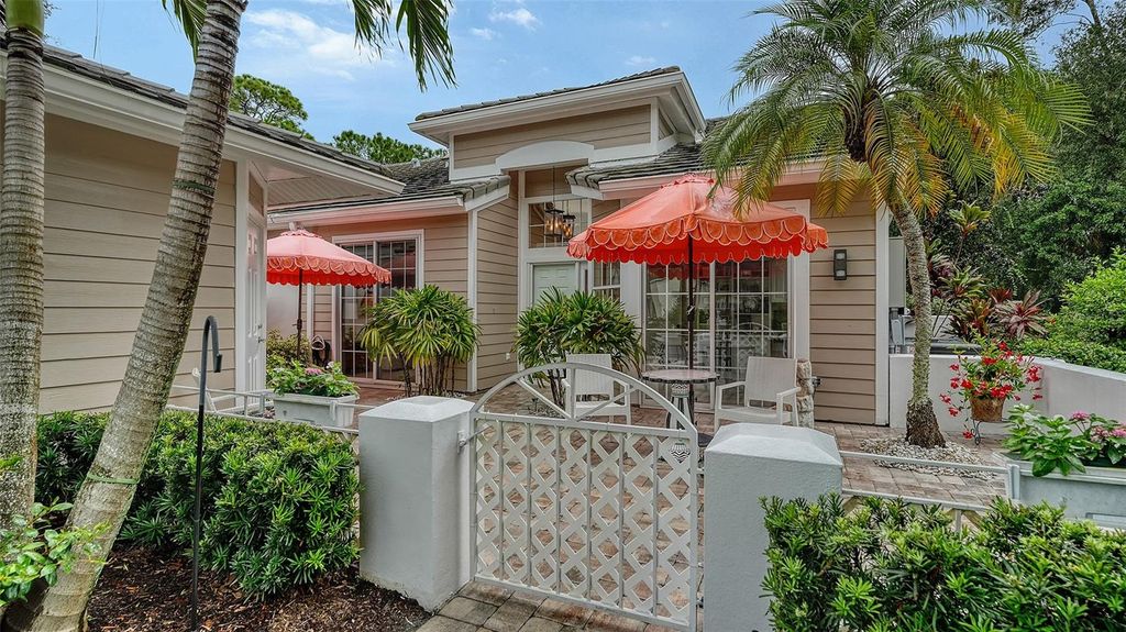 Photo of 7622 Whitebridge Glen, University Park, FL 34201 (MLS # A4664338)