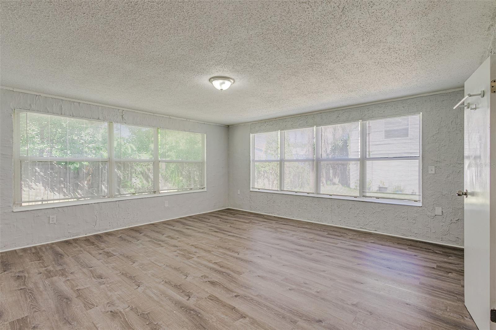 GLENWOOD PARK - Residential Income