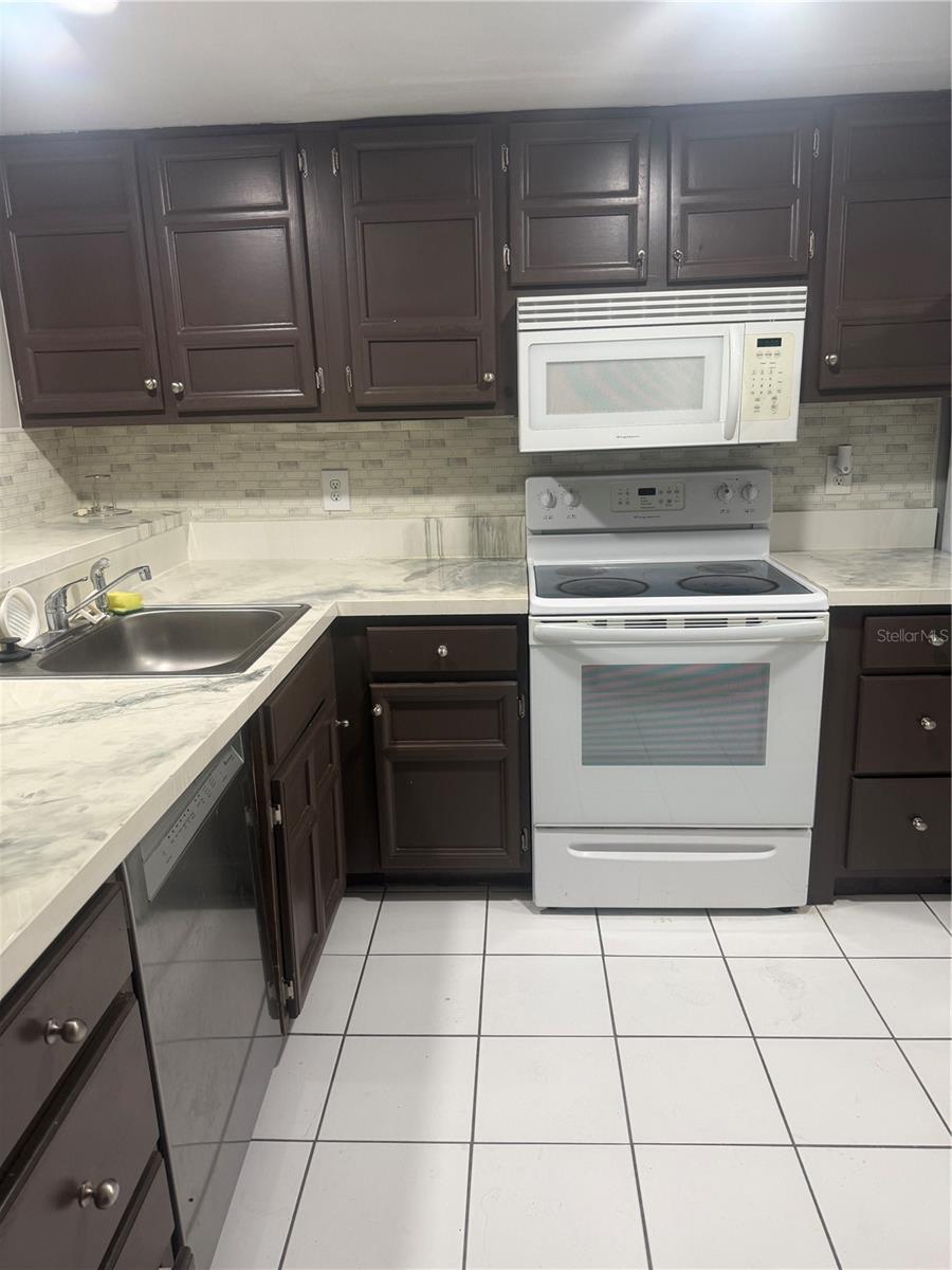 ROSEMONT GREEN CONDO PH 07-09 - Residential