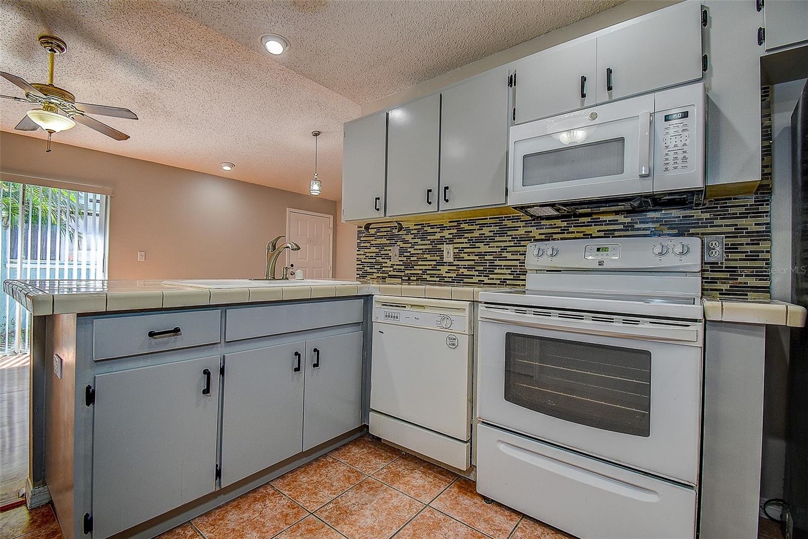 LAKE PADGETT EAST ISLAND EST - Residential