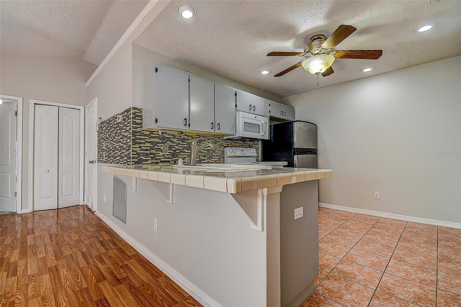 LAKE PADGETT EAST ISLAND EST - Residential