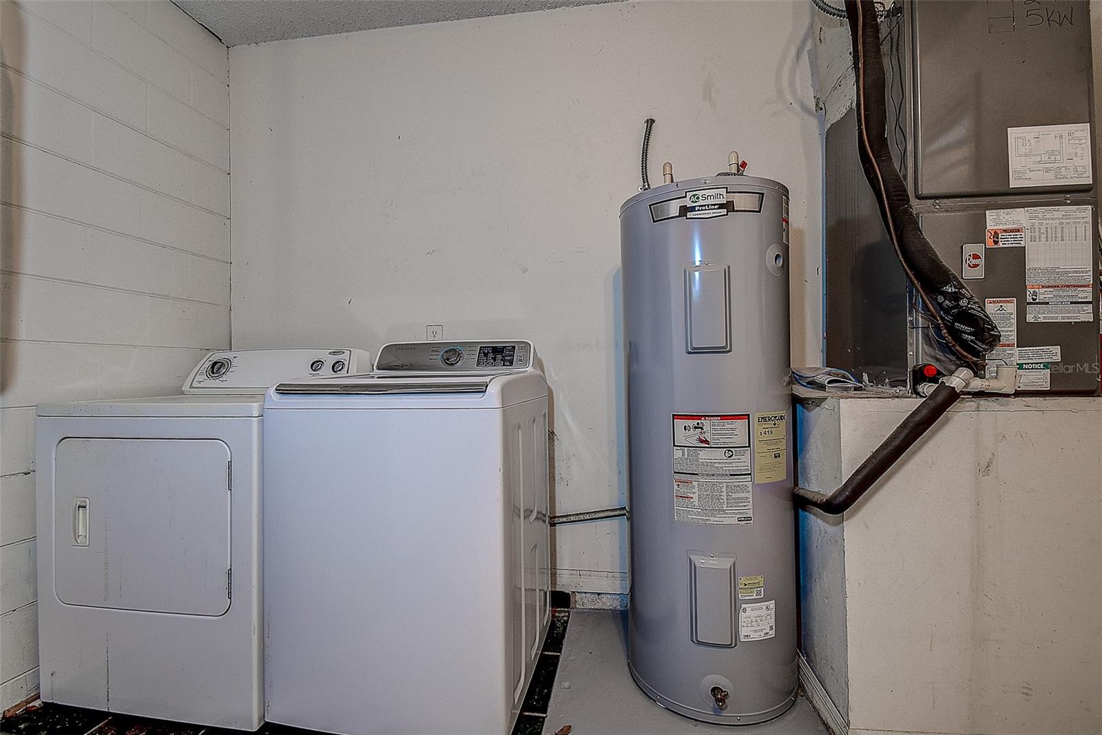 LAKE PADGETT EAST ISLAND EST - Residential